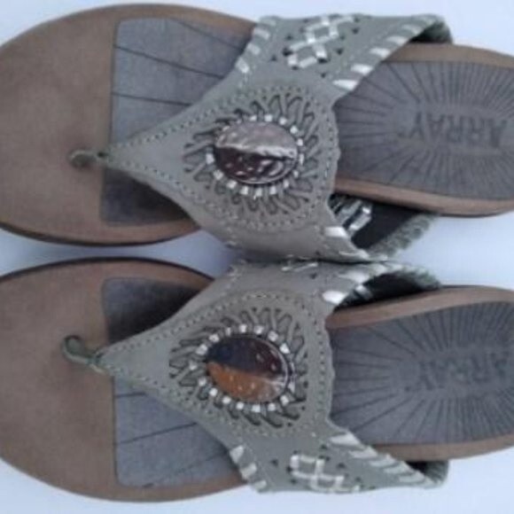 Array Moki Medallion Leather Thong Sandal Gray Women's sz 6.5 - Picture 8 of 8